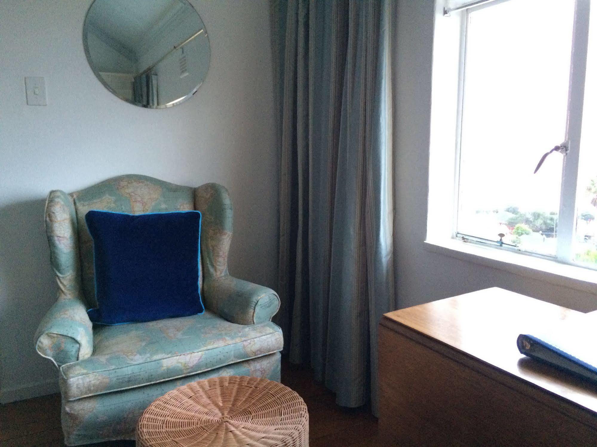 Blue On Blue Bed And Breakfast St James Exteriör bild