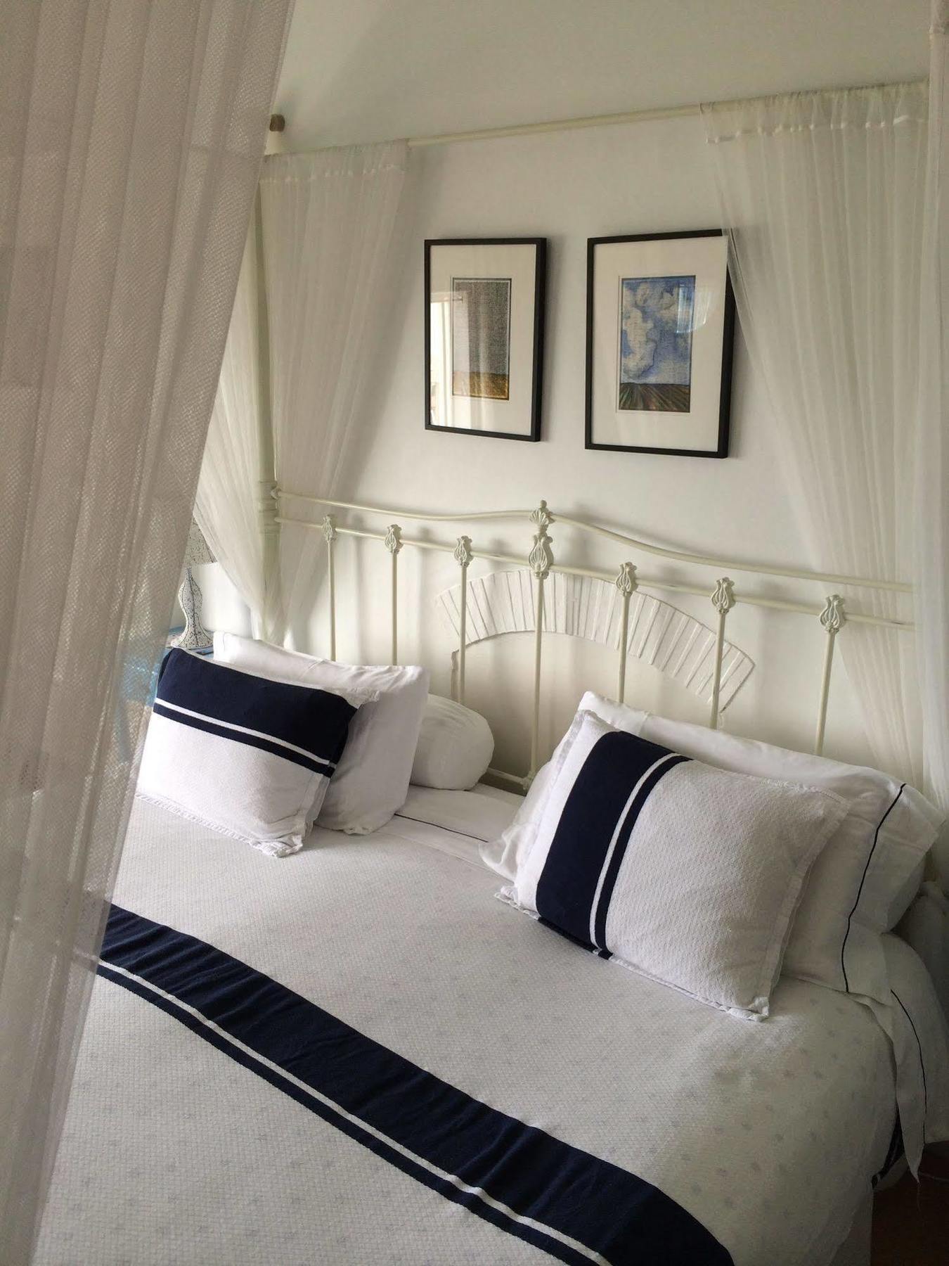 Blue On Blue Bed And Breakfast St James Exteriör bild
